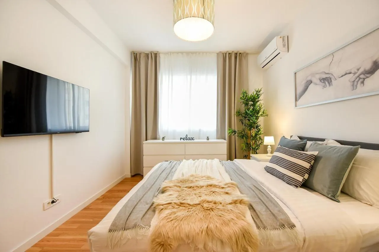 City Oasis - Modern 1Br Apartment Near Colentina Hospital Bucharest