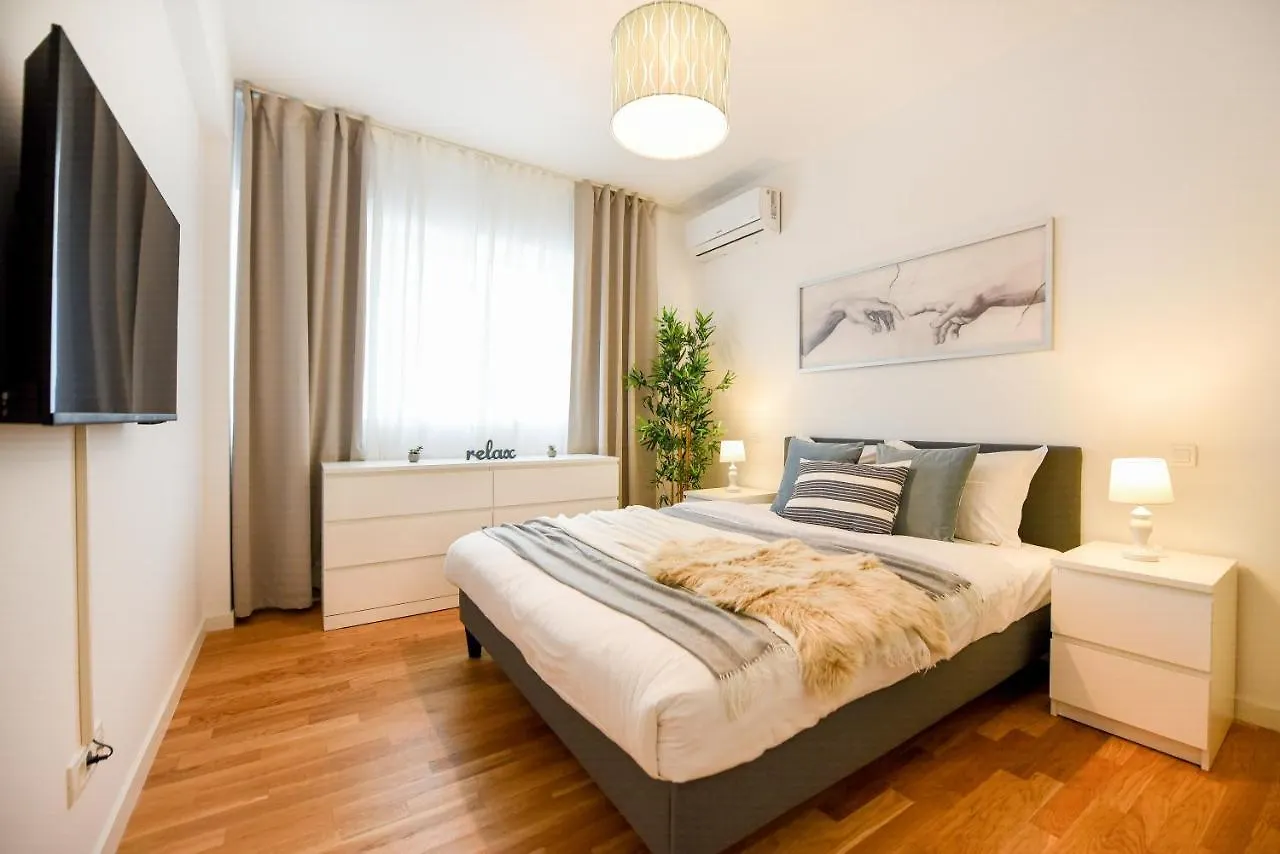 City Oasis - Modern 1Br Apartment Near Colentina Hospital Bucharest