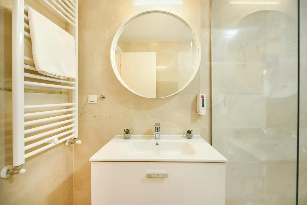 City Oasis - Modern 1Br Apartment Near Colentina Hospital Bucharest 0*,