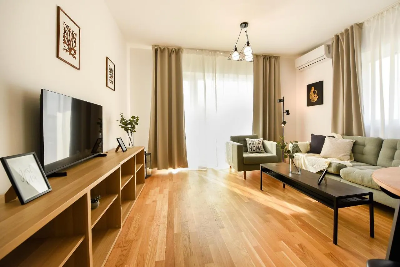 City Oasis - Modern 1Br Apartment Near Colentina Hospital Bucharest
