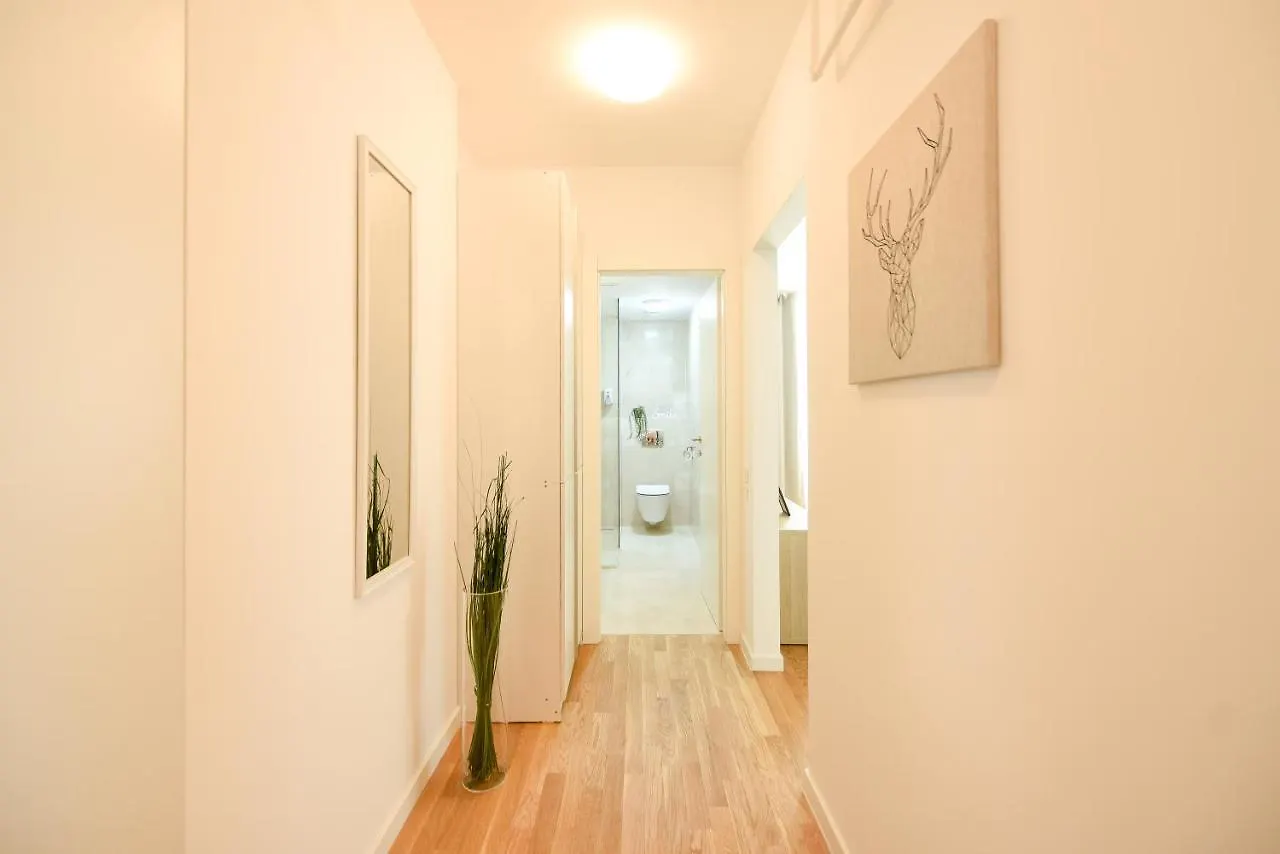 City Oasis - Modern 1Br Apartment Near Colentina Hospital Bucharest Romania