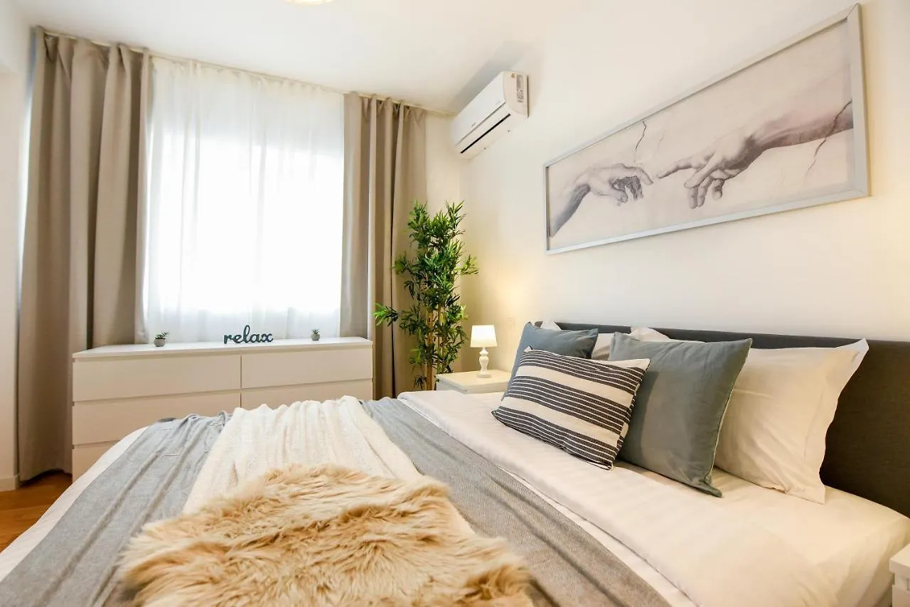 City Oasis - Modern 1Br Apartment Near Colentina Hospital Bucharest