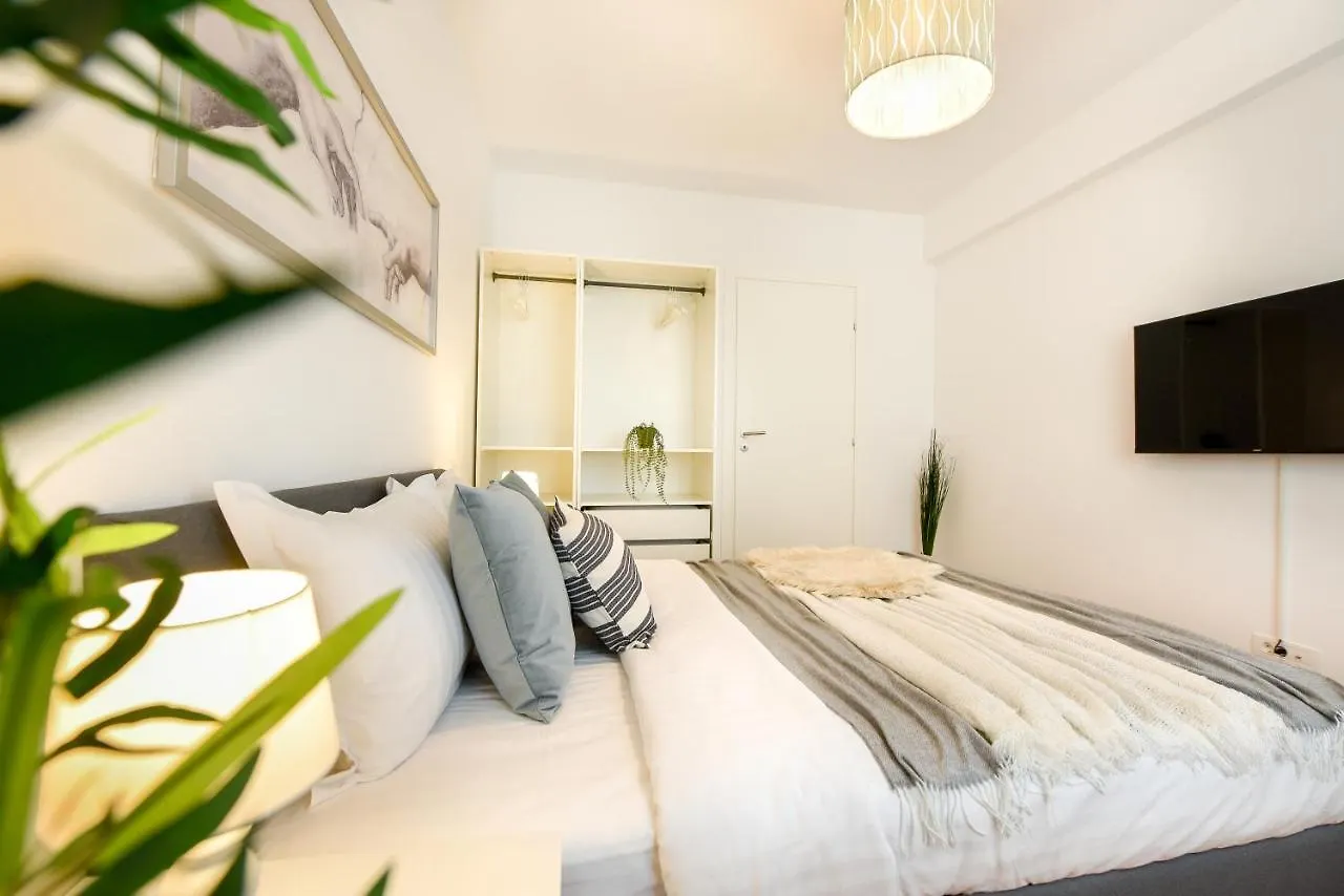 City Oasis - Modern 1Br Apartment Near Colentina Hospital Bucharest Romania