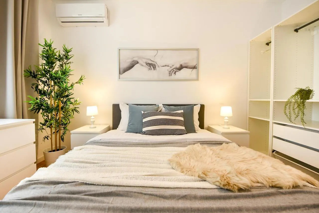 City Oasis - Modern 1Br Apartment Near Colentina Hospital Bucharest