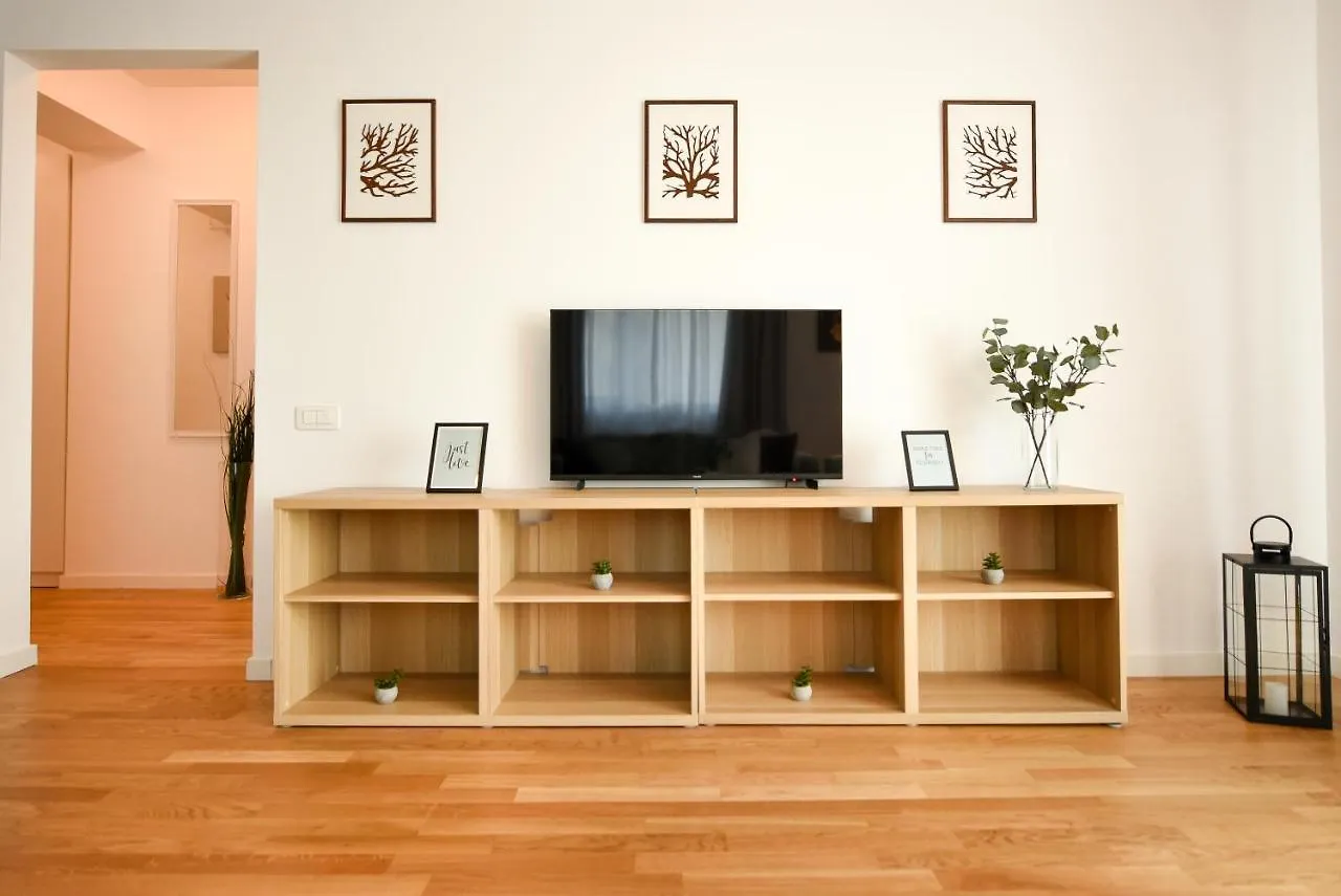 City Oasis - Modern 1Br Apartment Near Colentina Hospital Bucharest Romania